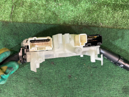 Mando de columna de dirección SUBARU FORESTER OEM 83111SA090 SG5 2007 EJ205 AT
