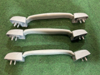 มือจับเพดาน SUBARU FORESTER OEM 92040FC002NE SG5 2007 BLACK 32J