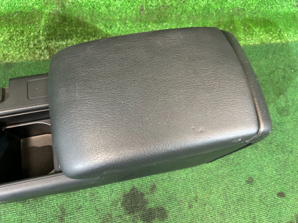 Guantera y reposabrazos SUBARU OUTBACK OEM 92111AG200JC BP9 2006 GOLD 39J