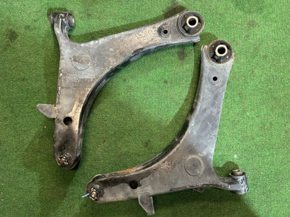 Brazos de suspensión delanteros SUBARU OUTBACK OEM 20202AG081 20202AG131 BP9 2006 EJ253 AT