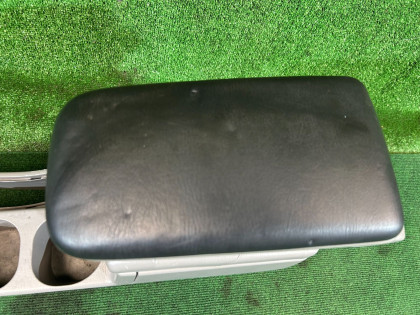 Glovebox and armrest SUBARU FORESTER OEM 92113FE100ND SG5 2007 BLACK 32J