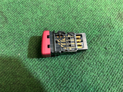 Hazard warning switch Красная SUBARU FORESTER OEM 83037SA000 SG5 2007 EJ205 AT
