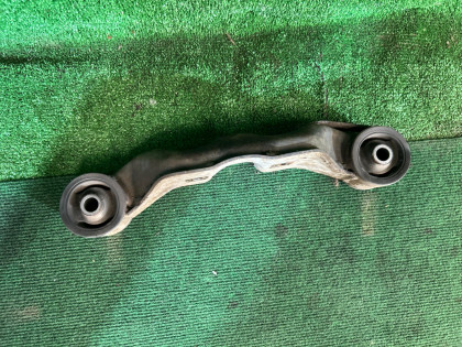 ยางแท่นเฟืองท้าย SUBARU LANCASTER OEM 41310AE001 BH9 2001 EJ254 AT