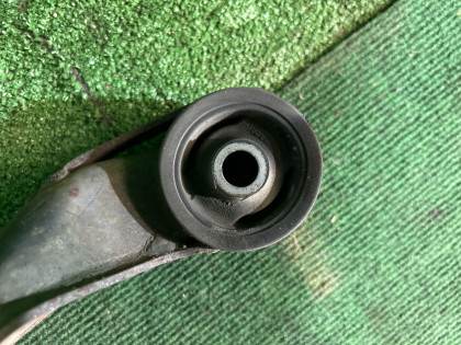 ยางแท่นเฟืองท้าย SUBARU LANCASTER OEM 41310AE001 BH9 2001 EJ254 AT