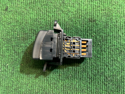 Hazard warning switch SUBARU LANCASTER OEM 83037AE000 BH9 2001 EJ254 AT
