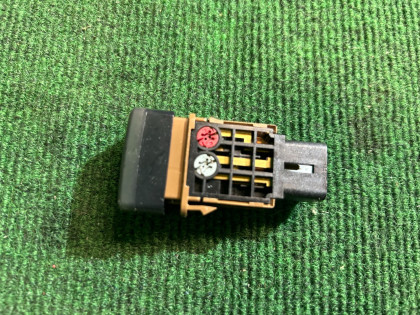 VDC 开关 SUBARU LANCASTER OEM 83001AE100 BH9 2001 EJ254 AT