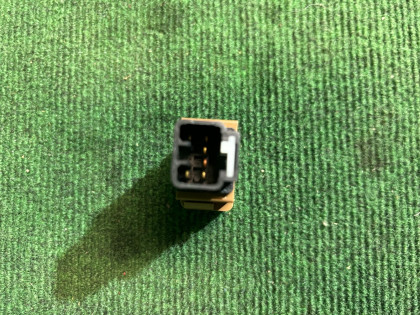 VDC 开关 SUBARU LANCASTER OEM 83001AE100 BH9 2001 EJ254 AT