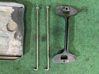 ขายึดแบตเตอรี่ SUBARU LANCASTER OEM 82122AA011 82161AA040 82182AA040 82161AA010 BH9 2001