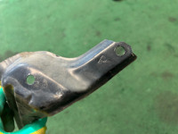 Крепление переднего бампера правое SUBARU LANCASTER OEM 57707AE230 BH9 2001 GREEN 1U7