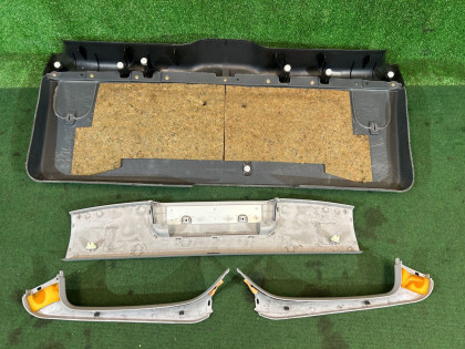 Tapizado del portón SUBARU LANCASTER OEM 94320AE011AC BH9 2001 GREEN 1U7