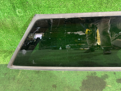 Стекло багажника правое SUBARU LANCASTER OEM 65210AE040NB BH9 2001