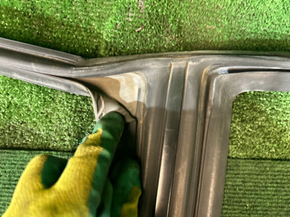 ยางขอบประตูซ้าย SUBARU LANCASTER OEM 63521AE030 BH9 2001 GREEN 1U7