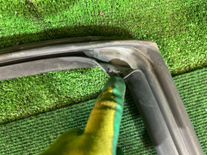ยางขอบประตูซ้าย SUBARU LANCASTER OEM 63521AE030 BH9 2001 GREEN 1U7
