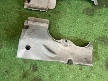 แผ่นกันใต้ท้องรถ Бензобака SUBARU LANCASTER OEM 42045AE030 42045AE020 BH9 2001 GREEN 1U7