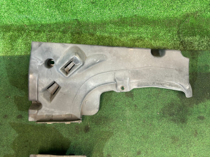 แผ่นกันใต้ท้องรถ Бензобака SUBARU LANCASTER OEM 42045AE030 42045AE020 BH9 2001 GREEN 1U7
