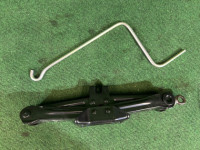 แม่แรง TOYOTA PRIUS OEM 09111-30190 ZVW30 2012