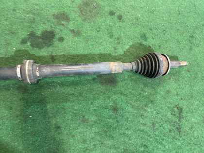 เพลาขับหน้า правый TOYOTA PRIUS OEM 43410-47030 ZVW30 2012 2ZRFXE AT