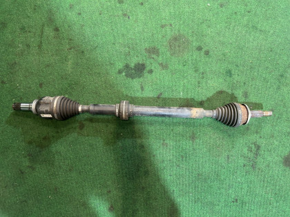เพลาขับหน้า правый TOYOTA PRIUS OEM 43410-47030 ZVW30 2012 2ZRFXE AT
