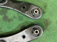 Braços de suspensão dianteiros TOYOTA PRIUS OEM 48068-47050 48069-47050 ZVW30 2012 2ZRFXE AT