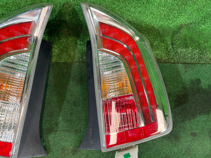 Pilotos traseros пара TOYOTA PRIUS OEM 81550-47170 81560-47170 ZVW30 2012