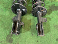 Amortecedores передние TOYOTA PRIUS OEM 48510-47130 48520-47130 ZVW30 2012 2ZRFXE AT
