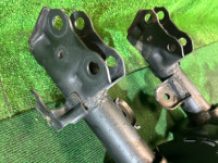 Amortecedores передние TOYOTA PRIUS OEM 48510-47130 48520-47130 ZVW30 2012 2ZRFXE AT