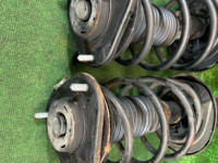 Amortecedores передние TOYOTA PRIUS OEM 48510-47130 48520-47130 ZVW30 2012 2ZRFXE AT