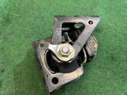 ยางแท่นเครื่องด้านหน้า 1236137090 TOYOTA PRIUS