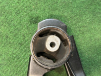 ยางแท่นเครื่อง Задняя TOYOTA PRIUS OEM 1237137090 ZVW30 2013 2ZRFXE AT