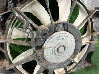 ラジエーターファン TOYOTA PRIUS OEM 100222-1377 168000-8990 ZVW30 2013 2ZRFXE AT