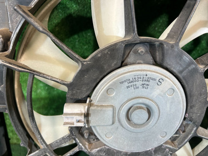 ラジエーターファン TOYOTA PRIUS OEM 100222-1377 168000-8990 ZVW30 2013 2ZRFXE AT