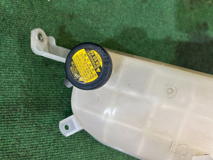 Расширительный бачок TOYOTA PRIUS OEM 16480-28080 ZVW30 2013 2ZRFXE AT
