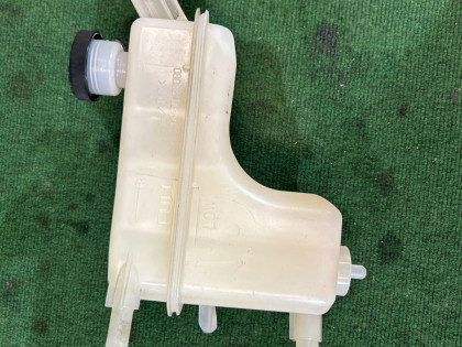 Расширительный бачок TOYOTA PRIUS OEM 16480-28080 ZVW30 2013 2ZRFXE AT