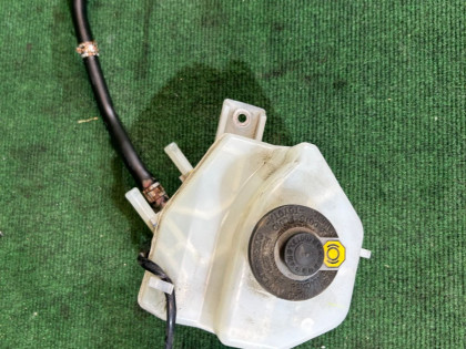 กระปุกน้ำมันเบรก 4722047050 TOYOTA PRIUS