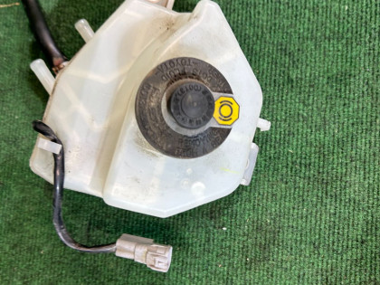 Бачок для тормозной жидкости TOYOTA PRIUS OEM 4722047050 ZVW30 2013 2ZRFXE AT