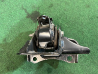 ยางแท่นเครื่องซ้าย 12372-37110 TOYOTA PRIUS