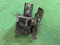 ยางแท่นเครื่องซ้าย TOYOTA PRIUS OEM 12372-37110 ZVW30 2013 2ZRFXE AT