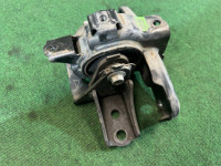 ยางแท่นเครื่องซ้าย TOYOTA PRIUS OEM 12372-37110 ZVW30 2013 2ZRFXE AT