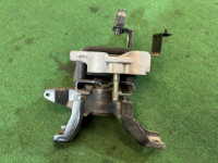 Подушка двс правая TOYOTA PRIUS OEM 12305-37300 ZVW30 2013 2ZRFXE AT