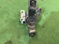 Подушка двс правая TOYOTA PRIUS OEM 12305-37300 ZVW30 2013 2ZRFXE AT
