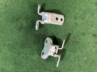 บานพับประตูหน้าขวา TOYOTA PRIUS OEM 6871012151 ZVW30 2013 1F7 SILVER
