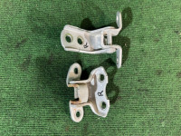 บานพับประตูหน้าขวา TOYOTA PRIUS OEM 6871012151 ZVW30 2013 1F7 SILVER