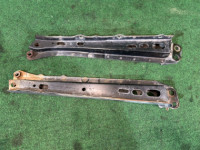 คานหน้า Правая и левая 51107-12010 51108-12010 TOYOTA PRIUS