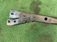 Распорка Днища TOYOTA PRIUS OEM 5750112020 ZVW30 2013 2ZRFXE AT