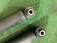 Struts Задние амортизаторы TOYOTA PRIUS OEM 48530-80533 48530-80533 ZVW30 2013 2ZRFXE AT