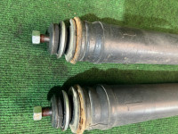 Struts Задние амортизаторы TOYOTA PRIUS OEM 48530-80533 48530-80533 ZVW30 2013 2ZRFXE AT