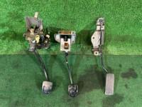แป้นเหยียบ SUBARU LEGACY B4 OEM 36015AE010 36013AE070 36011AE000 BE5 2001 black 47А