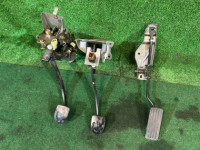 แป้นเหยียบ SUBARU LEGACY B4 OEM 36015AE010 36013AE070 36011AE000 BE5 2001 black 47А