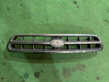 Rejilla del radiador 91121AE020 SUBARU LANCASTER