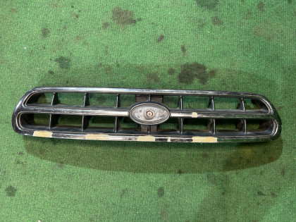 Rejilla del radiador 91121AE020 SUBARU LANCASTER